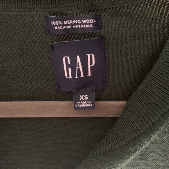 4 Gap Sweaters - Picture 5 of 9